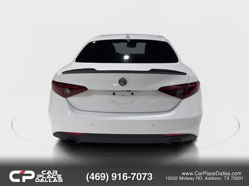 Used 2018 Alfa Romeo Giulia image 11