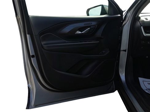 Used 2024 GMC Terrain SLT image 15