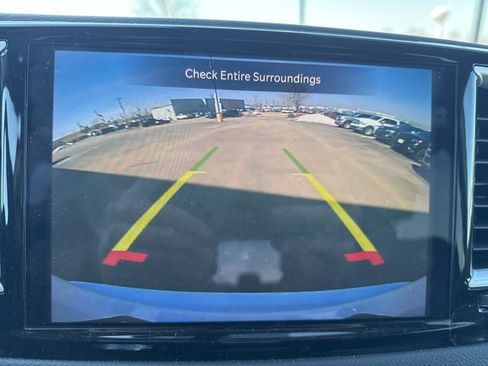 Used 2023 Chrysler Pacifica Touring-L FWD image 20