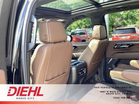 Used 2025 Chevrolet Suburban High Country AWD/4WD image 16