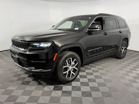 Used 2024 Jeep Grand Cherokee L Limited w/ Luxury Tech Group II image 3