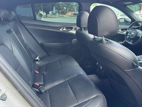 Used 2020 Kia Stinger GT1 RWD image 17