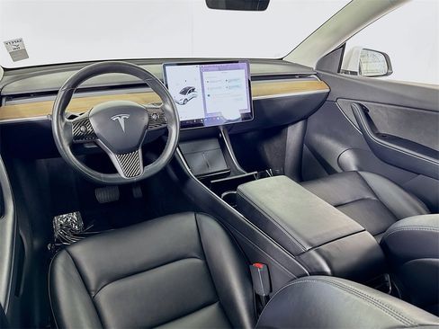 Used 2021 Tesla Model Y Standard Range image 41