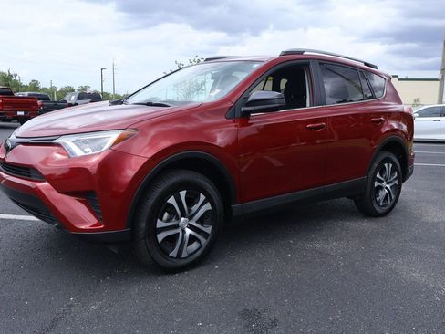 Certified 2018 Toyota RAV4 LE image 4