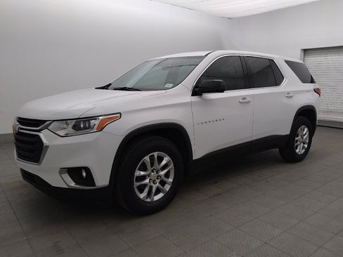 Used 2019 Chevrolet Traverse LS FWD image 2