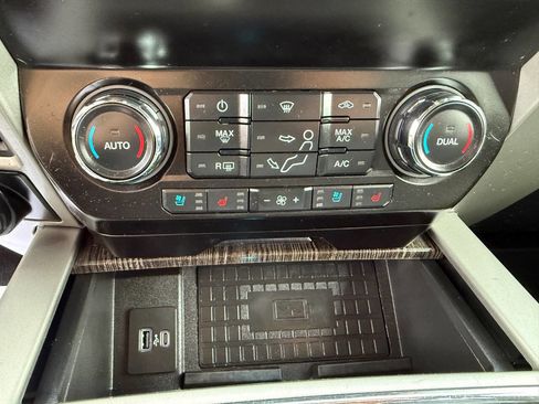 Used 2020 Ford F450 Lariat w/ Lariat Ultimate Package AWD/4WD image 29