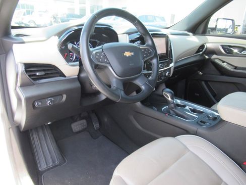 Certified 2023 Chevrolet Traverse Premier FWD image 17