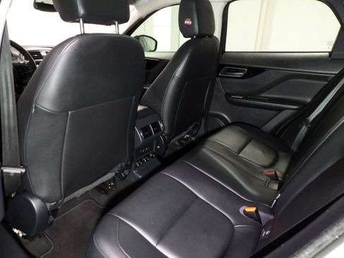 Used 2018 Jaguar F-PACE Premium AWD/4WD image 13