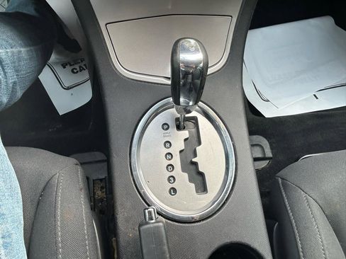 Used 2010 Chrysler Sebring Touring FWD image 22