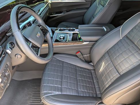 Certified 2026 Cadillac Escalade ESV Platinum Sport w/ LPO, ONYX Package AWD/4WD image 12
