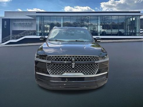New 2027 Lincoln Navigator Reserve AWD/4WD image 2