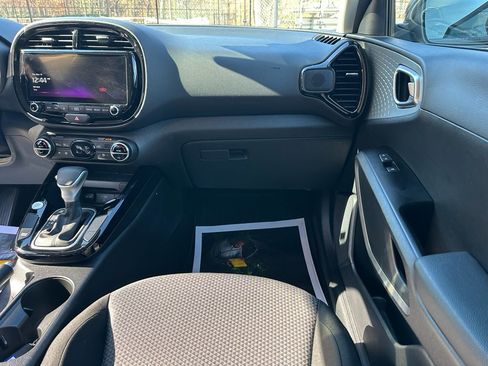 Used 2023 Kia Soul S image 29