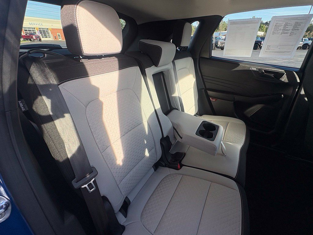 Used 2023 Ford Escape Active AWD/4WD image 29