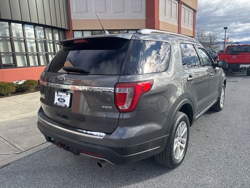 Used 2018 Ford Explorer XLT w/ Equipment Group 202A AWD/4WD image 7