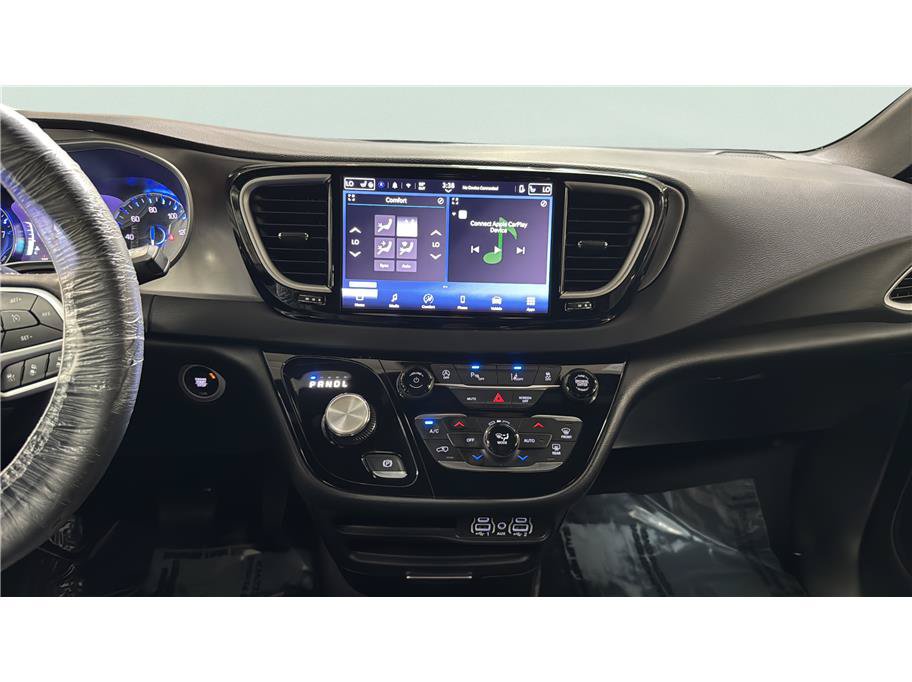 Used 2025 Chrysler Pacifica Select FWD image 32