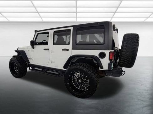 Used 2016 Jeep Wrangler Unlimited Rubicon w/ Connectivity Group AWD/4WD image 6
