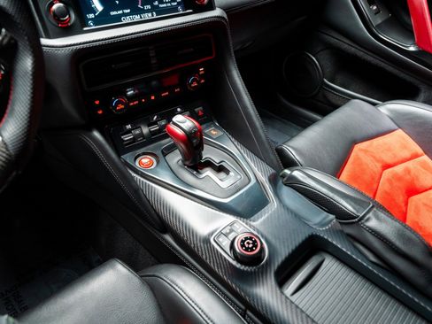 Used 2020 Nissan GT-R Premium image 60