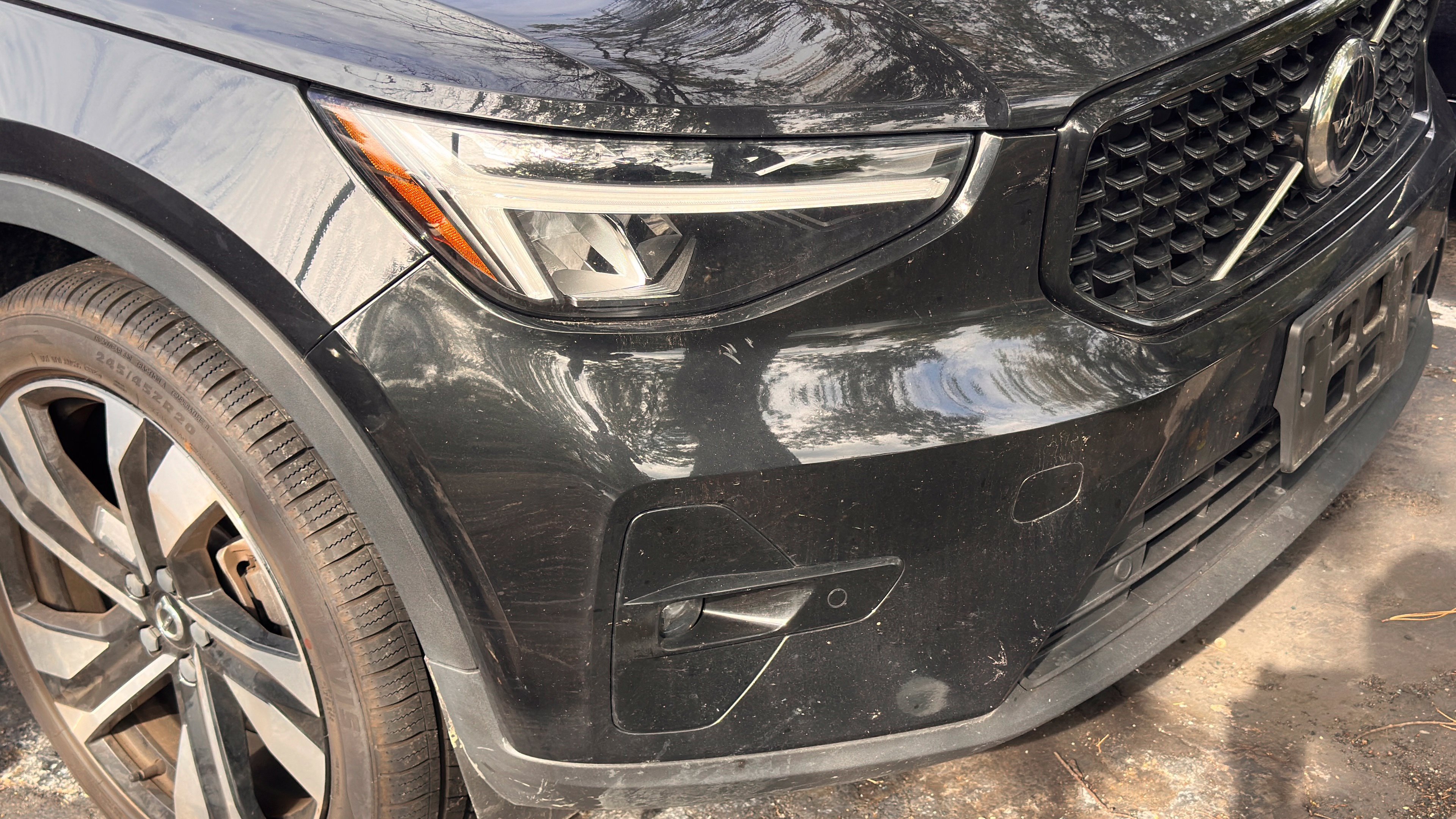 Used 2023 Volvo XC40 B4 Plus w/ Protection Package Premier FWD image 2