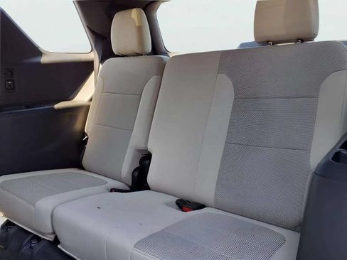 Used 2022 Chevrolet Traverse LS FWD image 10