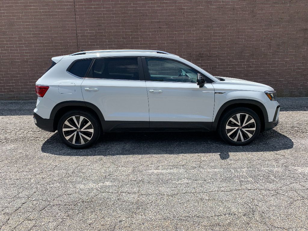 Used 2023 Volkswagen Taos SE w/ Panoramic Sunroof Package AWD/4WD image 23