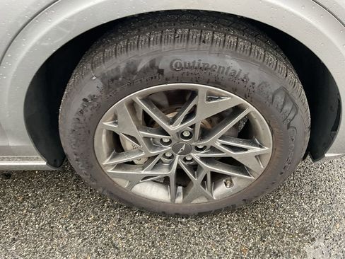 Used 2023 Genesis GV70 2.5T w/ Select Package image 11