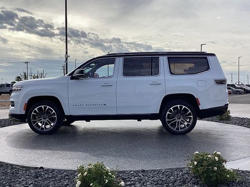 Used 2023 Jeep Grand Wagoneer Series III image 8