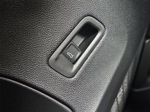 New 2026 Volkswagen Atlas Cross Sport SEL image 17