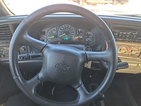 Used 2001 Chevrolet Silverado 2500 LS w/ Off-Road Skid Plate Pkg image 9