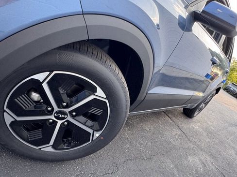 New 2025 Kia Niro EX image 26