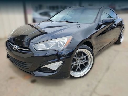 Used 2014 Hyundai Genesis 2.0T RWD image 4