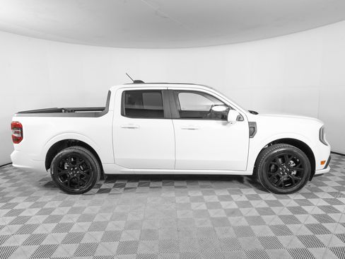 Used 2025 Ford Maverick Lobo image 4