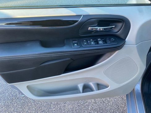 Used 2016 Dodge Grand Caravan SE image 11