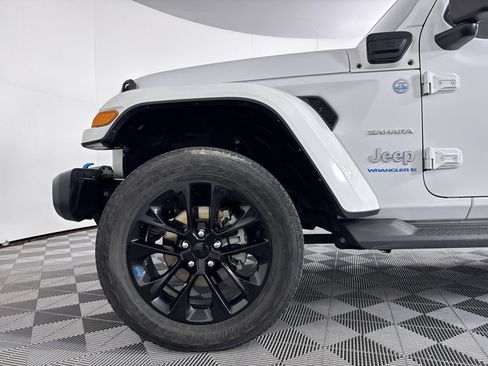 Used 2023 Jeep Wrangler Unlimited Sahara w/ Cold Weather Group AWD/4WD image 21