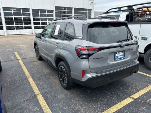 Used 2025 Subaru Forester Premium AWD/4WD image 5