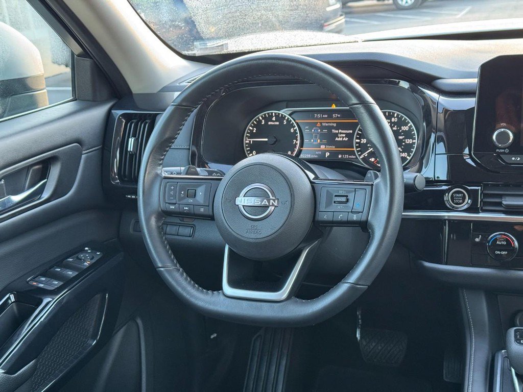 Used 2022 Nissan Pathfinder SV AWD/4WD image 29