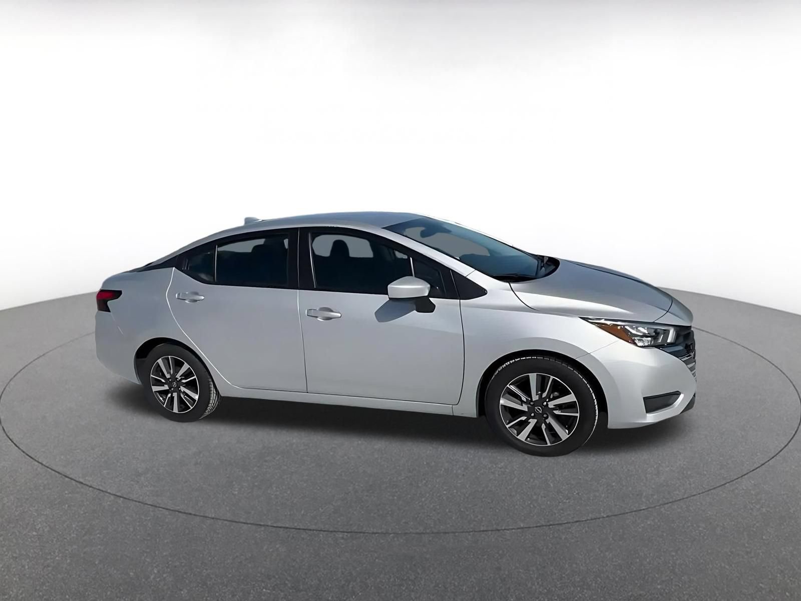 Used 2025 Nissan Versa SV FWD image 2