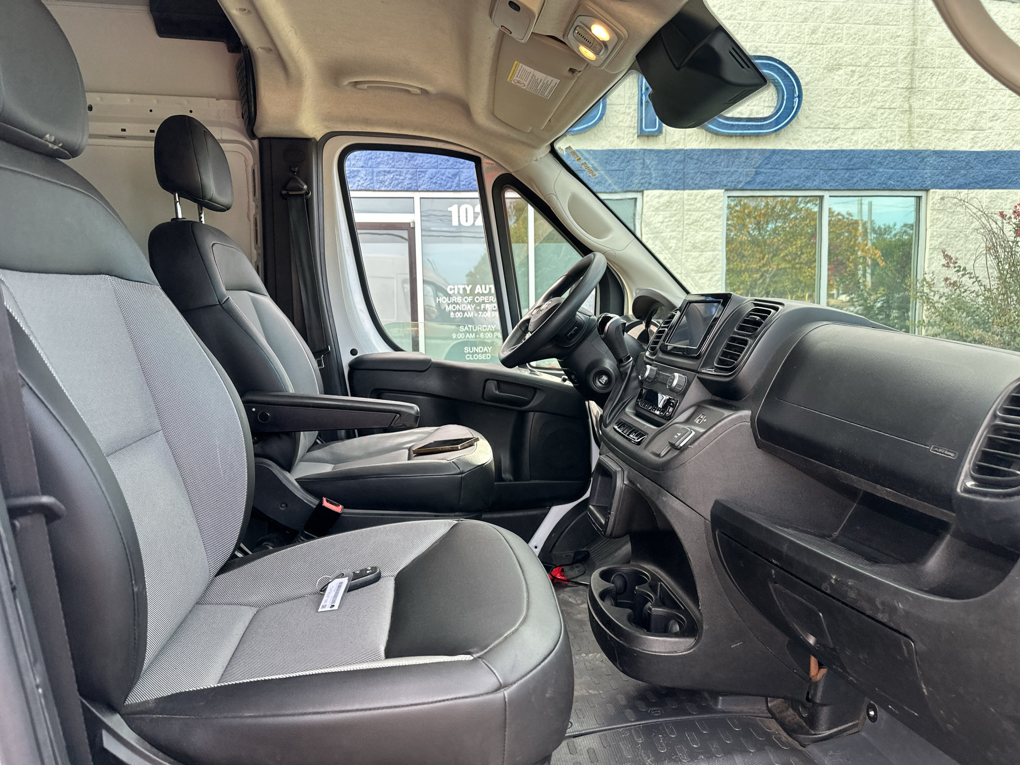Used 2025 RAM ProMaster 2500 w/ Convenience Group FWD image 10