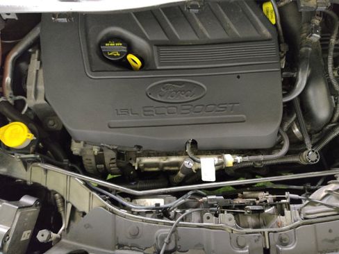 Used 2017 Ford Escape Titanium image 30