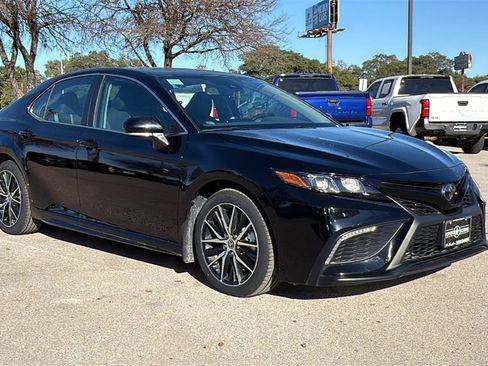 Certified 2023 Toyota Camry SE image 9