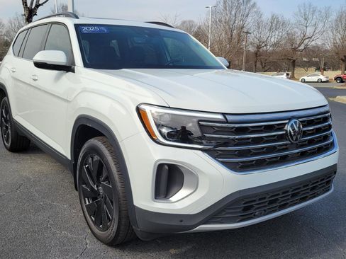 Certified 2025 Volkswagen Atlas SE w/ Panoramic Sunroof Package image 7