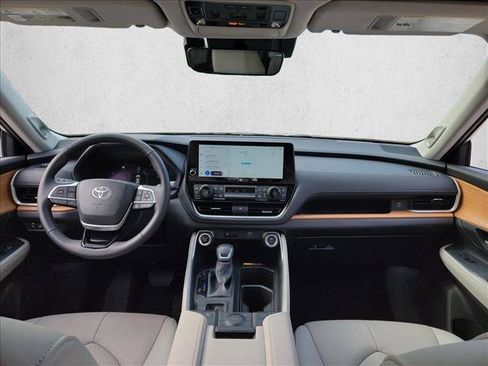 Used 2025 Toyota Grand Highlander FWD image 19