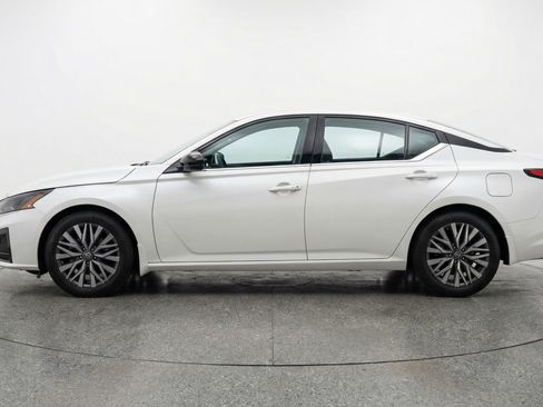 Used 2025 Nissan Altima 2.5 SV image 5