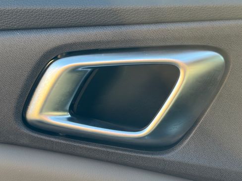 Certified 2025 Kia Carnival EX FWD image 10
