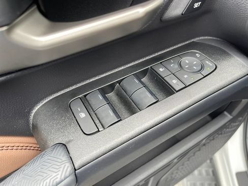 Used 2025 Toyota 4Runner Limited w/ Tow Technology Package AWD/4WD image 16