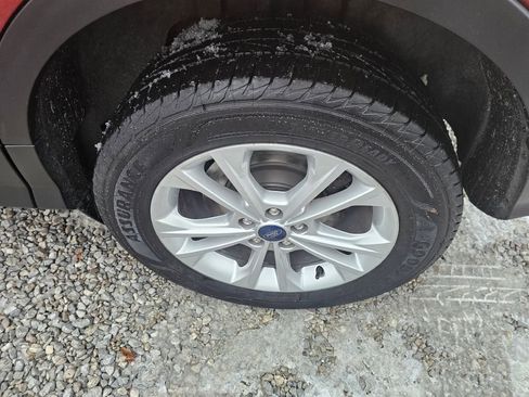 Used 2019 Ford Escape SEL image 9