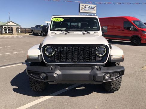 Used 2024 Jeep Gladiator Sport image 8
