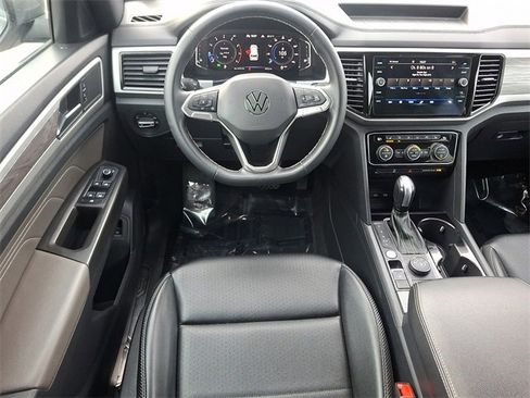 Used 2022 Volkswagen Atlas Cross Sport SE image 11