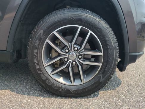 Used 2018 Jeep Grand Cherokee Limited w/ Luxury Group II AWD/4WD image 11