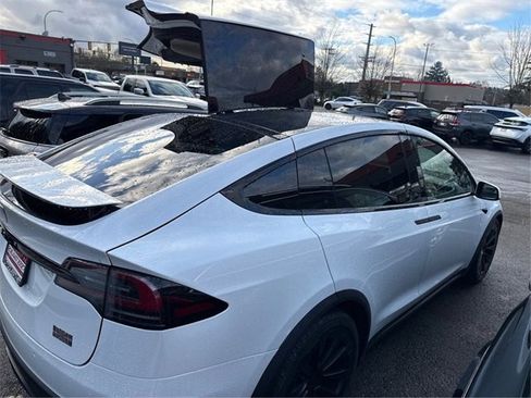 Used 2022 Tesla Model X Plaid image 15