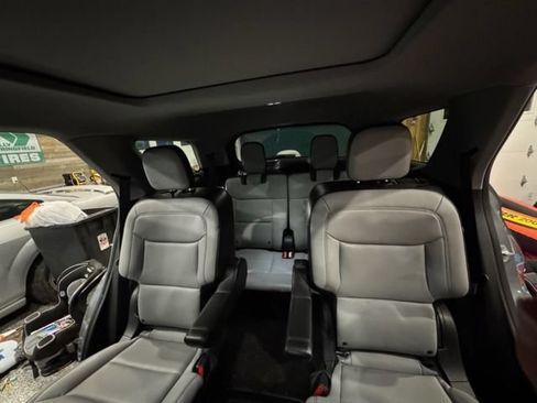 Used 2021 Ford Explorer XLT w/ Equipment Group 202A AWD/4WD image 4